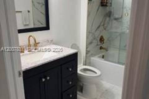 Condo in Miami, Florida, 2 bedrooms № 2253869 - photo 21