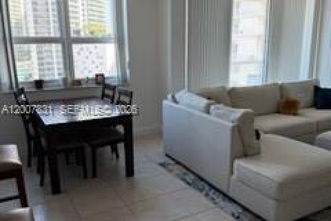 Condo in Miami, Florida, 2 bedrooms № 2253869 - photo 25