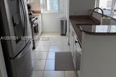 Condo in Miami, Florida, 2 bedrooms № 2253869 - photo 12
