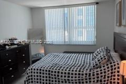 Condo in Miami, Florida, 2 bedrooms № 2253869 - photo 23