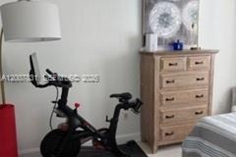 Condo in Miami, Florida, 2 bedrooms № 2253869 - photo 15