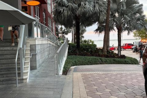 Condo in Miami, Florida, 2 bedrooms № 2253869 - photo 4