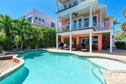 House in Holmes Beach, Florida 5 bedrooms, 244.89 sq.m. № 2231038