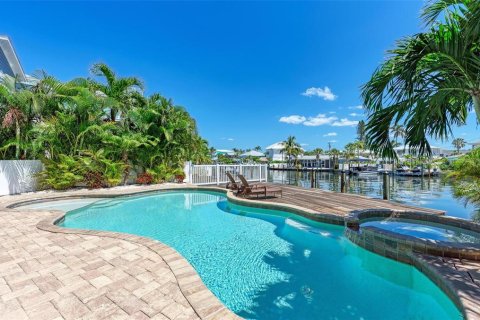 Villa ou maison à vendre à Holmes Beach, Floride: 5 chambres, 244.89 m2 № 2231038 - photo 6