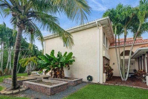 House in Cutler Bay, Florida 5 bedrooms, 323.21 sq.m. № 1955154 - photo 19