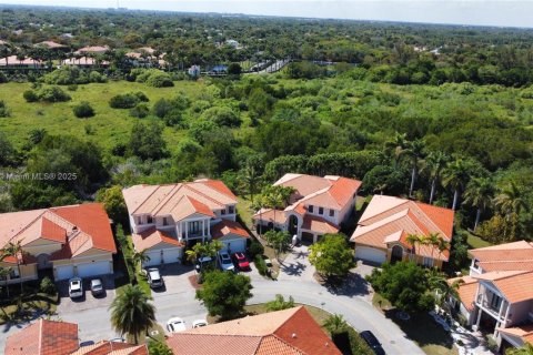 House in Cutler Bay, Florida 5 bedrooms, 323.21 sq.m. № 1955154 - photo 2