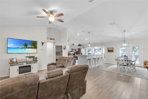 Casa en venta en Summerfield, Florida, 3 dormitorios, 162.95 m2 № 1676007 - foto 4