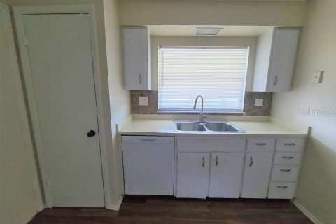 House in Spring Hill, Florida 2 bedrooms, 104.79 sq.m. № 1876275 - photo 9