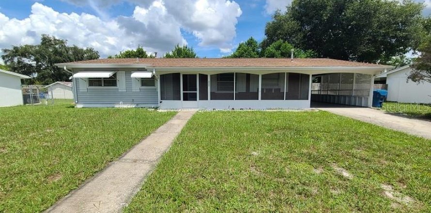 House in Spring Hill, Florida 2 bedrooms, 104.79 sq.m. № 1876275
