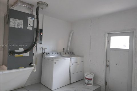 Villa ou maison à vendre à Lauderhill, Floride: 4 chambres, 209.59 m2 № 2283249 - photo 20