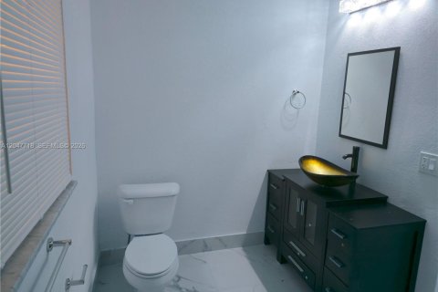 Villa ou maison à vendre à Lauderhill, Floride: 4 chambres, 209.59 m2 № 2283249 - photo 16