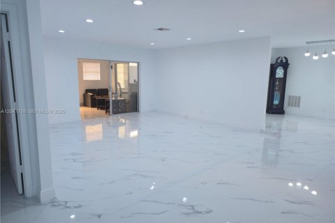 Villa ou maison à vendre à Lauderhill, Floride: 4 chambres, 209.59 m2 № 2283249 - photo 4