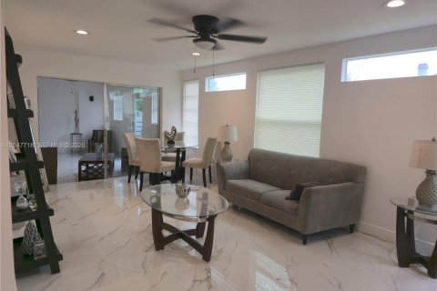 Villa ou maison à vendre à Lauderhill, Floride: 4 chambres, 209.59 m2 № 2283249 - photo 9