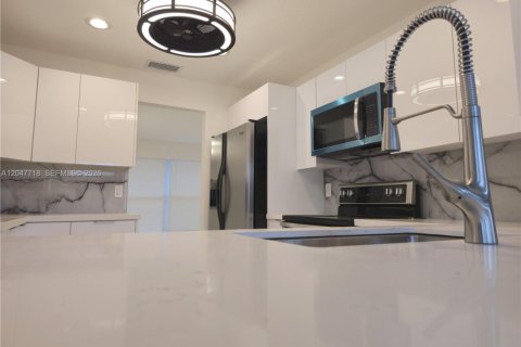 Villa ou maison à vendre à Lauderhill, Floride: 4 chambres, 209.59 m2 № 2283249 - photo 7