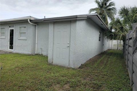 Villa ou maison à vendre à Lauderhill, Floride: 4 chambres, 209.59 m2 № 2283249 - photo 23