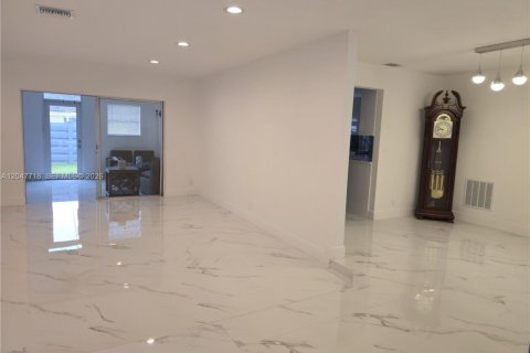 Villa ou maison à vendre à Lauderhill, Floride: 4 chambres, 209.59 m2 № 2283249 - photo 3