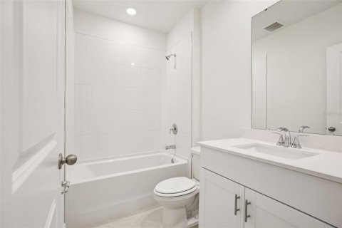 House in Lady Lake, Florida 4 bedrooms, 184.69 sq.m. № 2096766 - photo 23