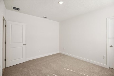 House in Lady Lake, Florida 4 bedrooms, 184.69 sq.m. № 2096766 - photo 22