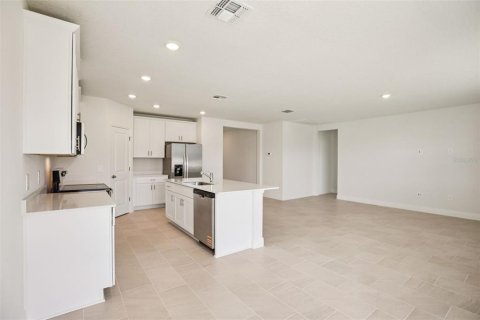 House in Lady Lake, Florida 4 bedrooms, 184.69 sq.m. № 2096766 - photo 10