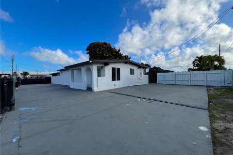 Купить виллу или дом в Майами, Флорида 3 спальни, 89.74м2, № 2049684 - фото 3