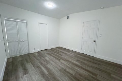 Купить виллу или дом в Майами, Флорида 3 спальни, 89.74м2, № 2049684 - фото 10