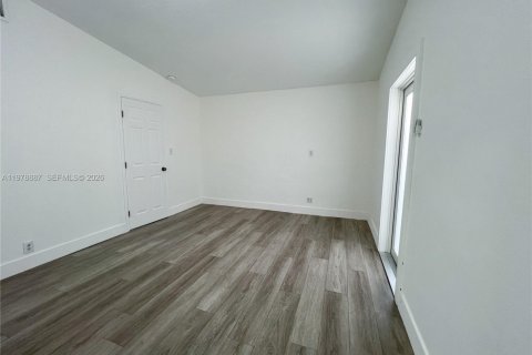 Купить виллу или дом в Майами, Флорида 3 спальни, 89.74м2, № 2049684 - фото 9