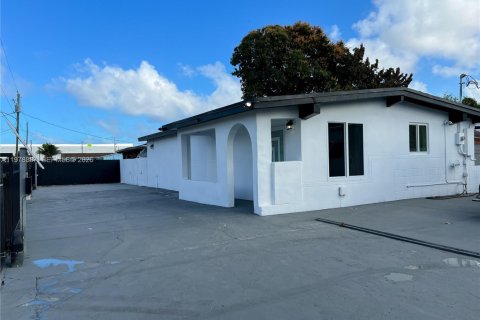 Купить виллу или дом в Майами, Флорида 3 спальни, 89.74м2, № 2049684 - фото 21