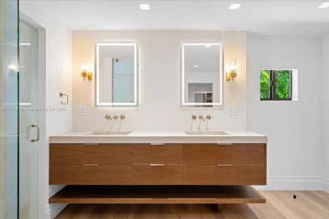 House in Key Biscayne, Florida 4 bedrooms, 299.24 sq.m. № 1635611 - photo 22