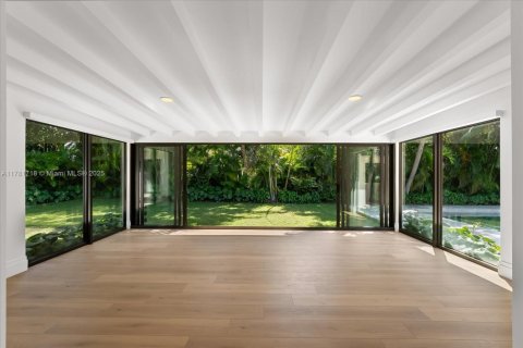 House in Key Biscayne, Florida 4 bedrooms, 299.24 sq.m. № 1635611 - photo 16