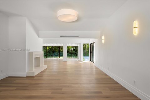 House in Key Biscayne, Florida 4 bedrooms, 299.24 sq.m. № 1635611 - photo 5