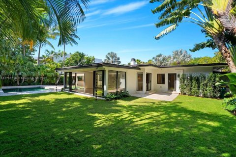 House in Key Biscayne, Florida 4 bedrooms, 299.24 sq.m. № 1635611 - photo 2