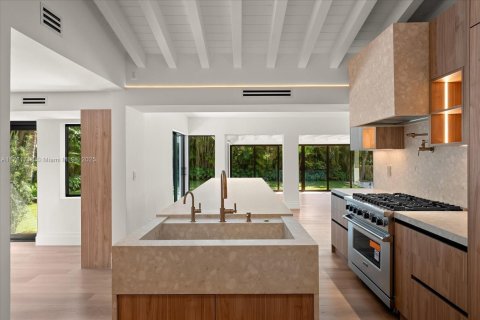 House in Key Biscayne, Florida 4 bedrooms, 299.24 sq.m. № 1635611 - photo 11
