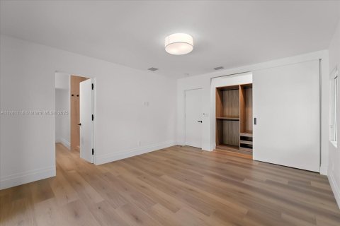 House in Key Biscayne, Florida 4 bedrooms, 299.24 sq.m. № 1635611 - photo 29