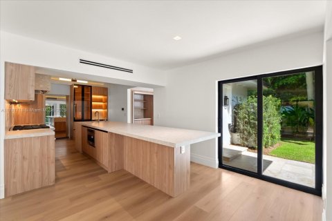 House in Key Biscayne, Florida 4 bedrooms, 299.24 sq.m. № 1635611 - photo 9