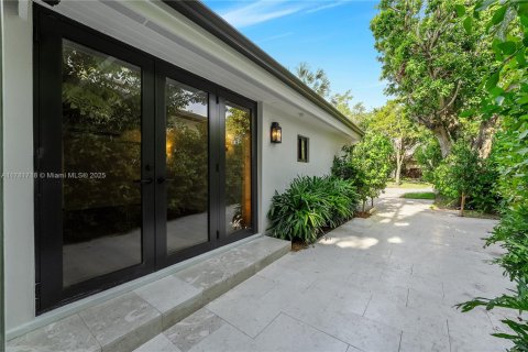 House in Key Biscayne, Florida 4 bedrooms, 299.24 sq.m. № 1635611 - photo 21
