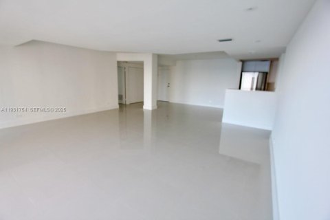 Снять в аренду кондоминиум в Майами, Флорида 3 спальни, 158.21м2, № 1991356 - фото 8