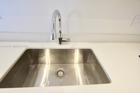 Снять в аренду кондоминиум в Майами, Флорида 3 спальни, 158.21м2, № 1991356 - фото 17