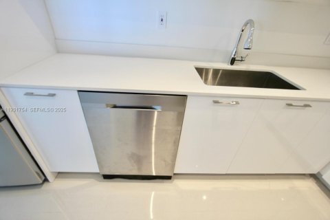 Снять в аренду кондоминиум в Майами, Флорида 3 спальни, 158.21м2, № 1991356 - фото 16