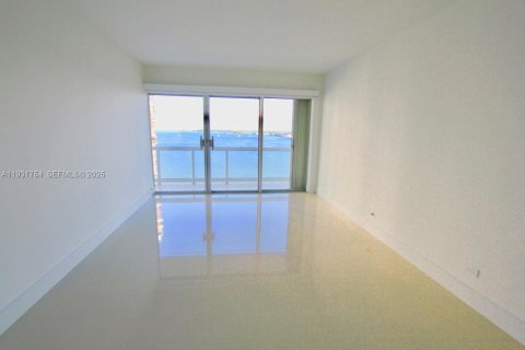 Снять в аренду кондоминиум в Майами, Флорида 3 спальни, 158.21м2, № 1991356 - фото 24