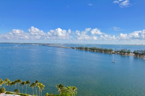 Снять в аренду кондоминиум в Майами, Флорида 3 спальни, 158.21м2, № 1991356 - фото 1