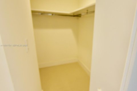 Снять в аренду кондоминиум в Майами, Флорида 3 спальни, 158.21м2, № 1991356 - фото 28