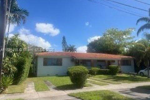 Propiedad comercial en venta en Miami, Florida № 1857429 - foto 2
