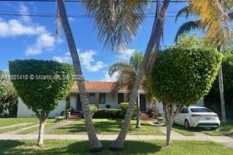 Propiedad comercial en venta en Miami, Florida № 1857429 - foto 1