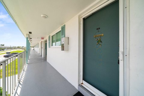 Copropriété à vendre à Boynton Beach, Floride: 2 chambres, 67.73 m2 № 2242114 - photo 3