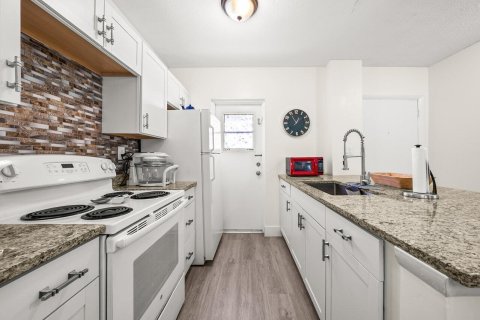 Copropriété à vendre à Boynton Beach, Floride: 2 chambres, 67.73 m2 № 2242114 - photo 7