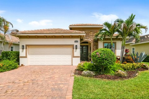 House in Port St. Lucie, Florida 3 bedrooms, 200.67 sq.m. № 2307490
