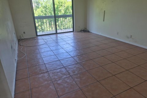 Condo in West Palm Beach, Florida, 2 bedrooms № 2183971 - photo 12