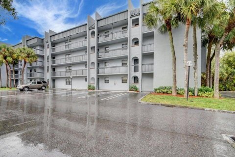 Condo in West Palm Beach, Florida, 2 bedrooms № 2183971 - photo 16