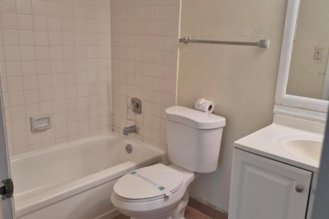 Condo in West Palm Beach, Florida, 2 bedrooms № 2183971 - photo 8