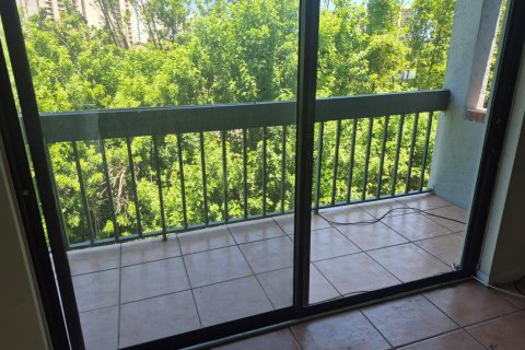 Condo in West Palm Beach, Florida, 2 bedrooms № 2183971 - photo 10